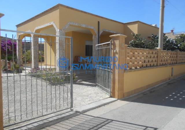 Casa indipendente a Tre Fontane 180 metri dal mare a Campobello di Mazara 